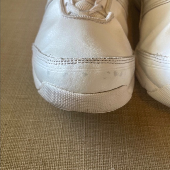 Adidas cheer shoes size 8.5 great condition - Picture 4 of 5